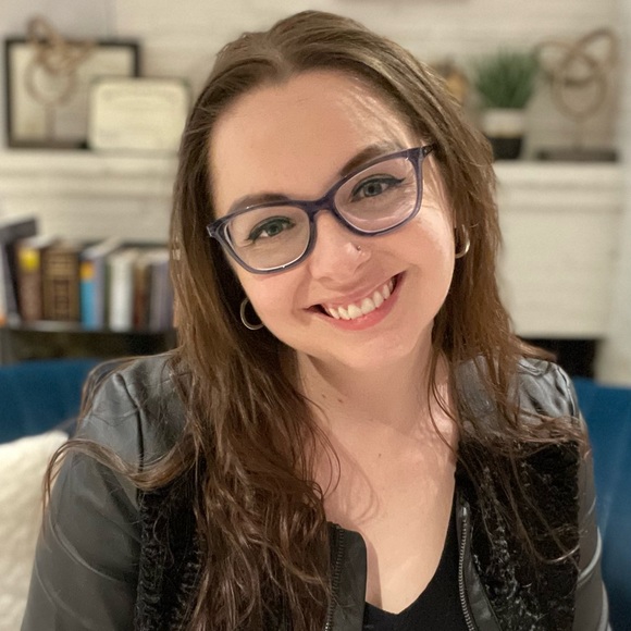 Meet your Posher, Brandy - Picture 1 of 5